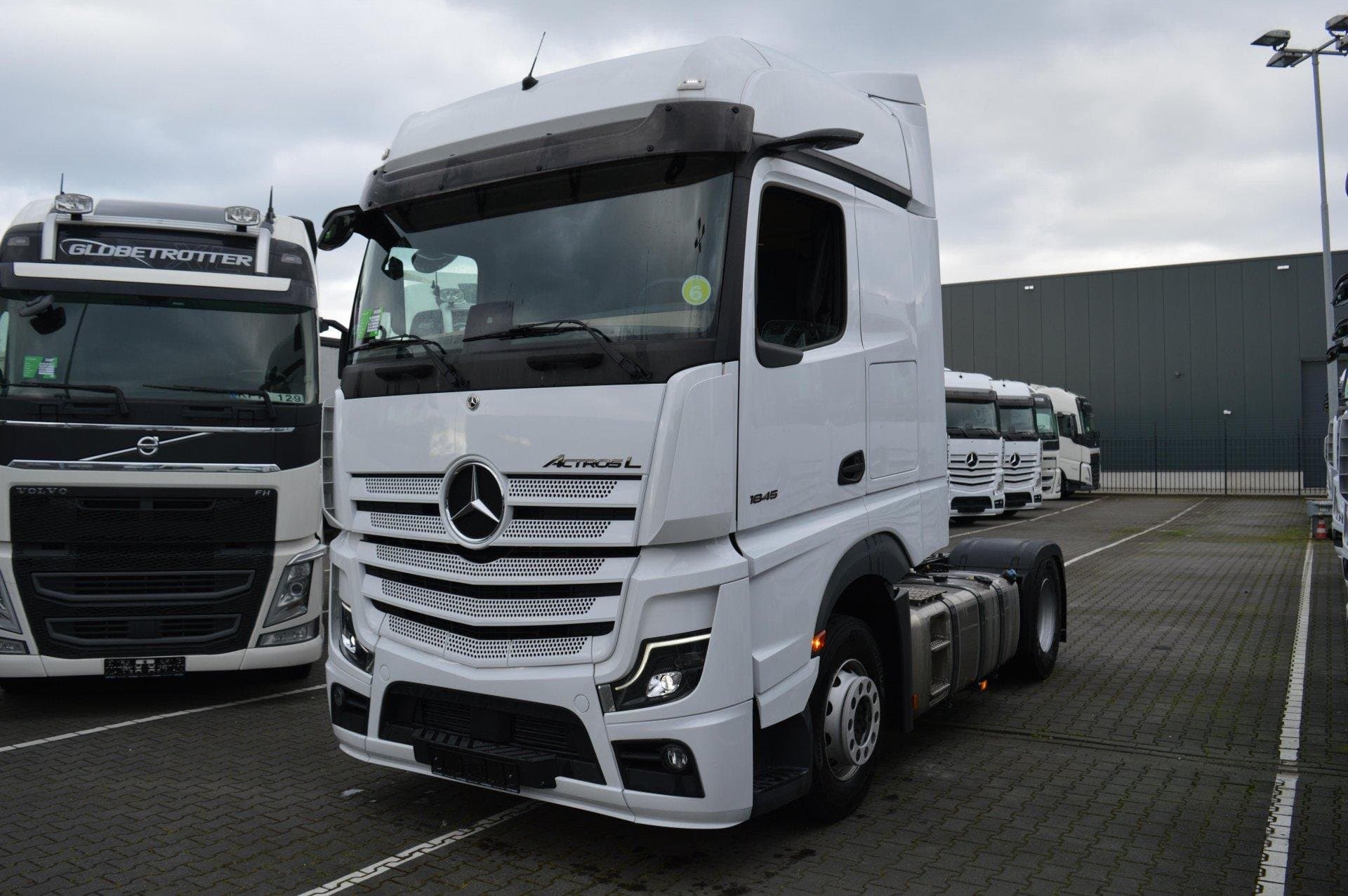 Actros 1845. Тягач Mercedes-Benz Actros 1842. Мерседес 1845. Мерседес 1845 тягач.